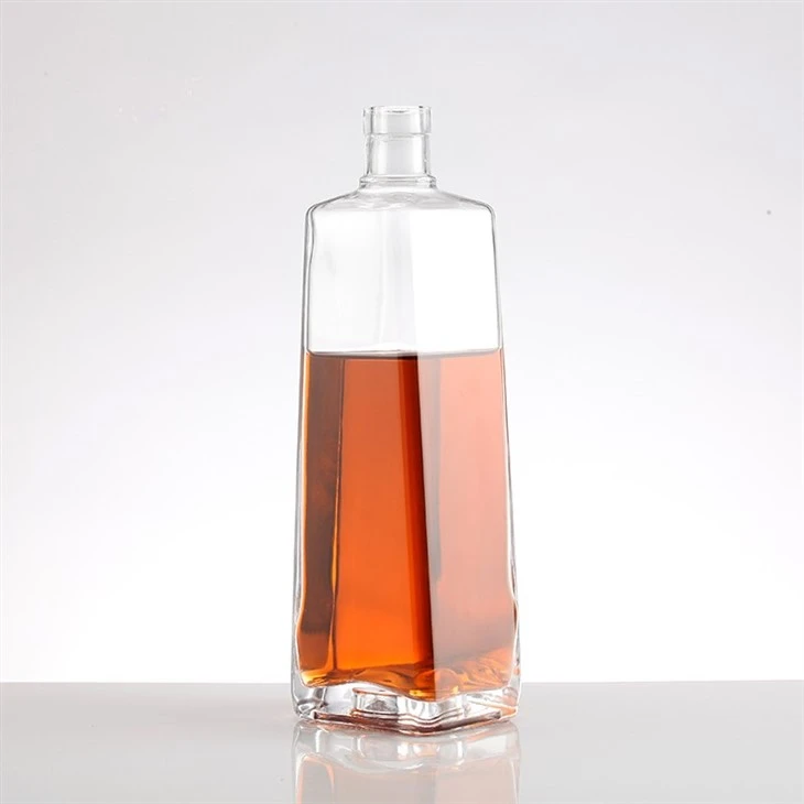 China Supplier Square Shape Wine Gin Rum Bottle 700 ML