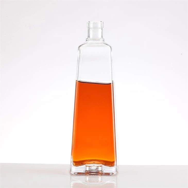 China Supplier Square Shape Wine Gin Rum Bottle 700 ML