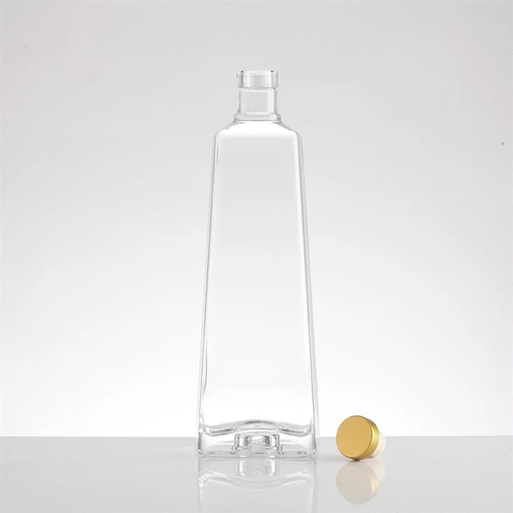 China Supplier Square Shape Wine Gin Rum Bottle 700 ML